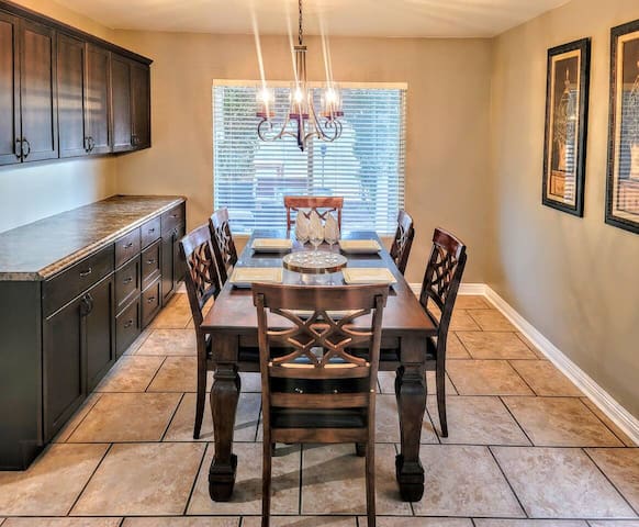 Vegas Oasis w/ Pool&Spa: mins to LV-Strip/Airport gallery image 3