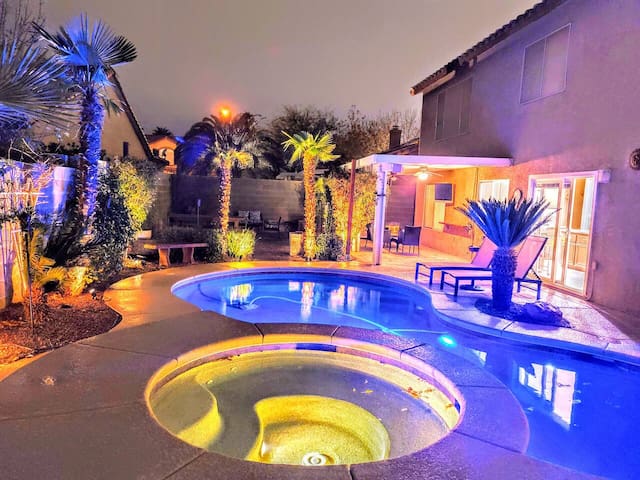 Vegas Oasis w/ Pool&Spa: mins to LV-Strip/Airport