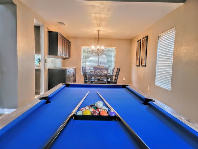 Vegas Oasis w/ Pool&Spa: mins to LV-Strip/Airport gallery image 2