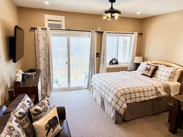Stunning Mountain Views!  Cozy Studio Resort Condo - 뉴햄프셔