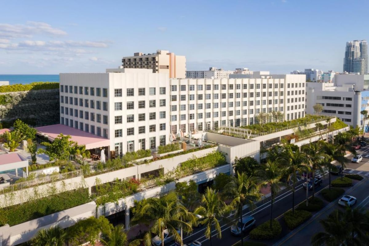 Prime Miami Beach Location + Beach Access + Pool