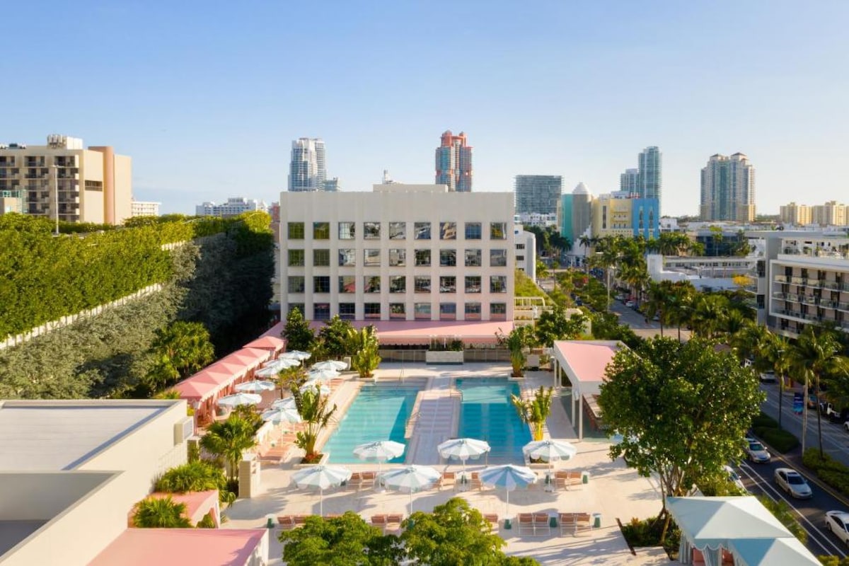 Prime Miami Beach Location + Beach Access + Pool