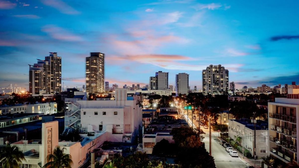 Prime Miami Beach Location + Beach Access + Pool