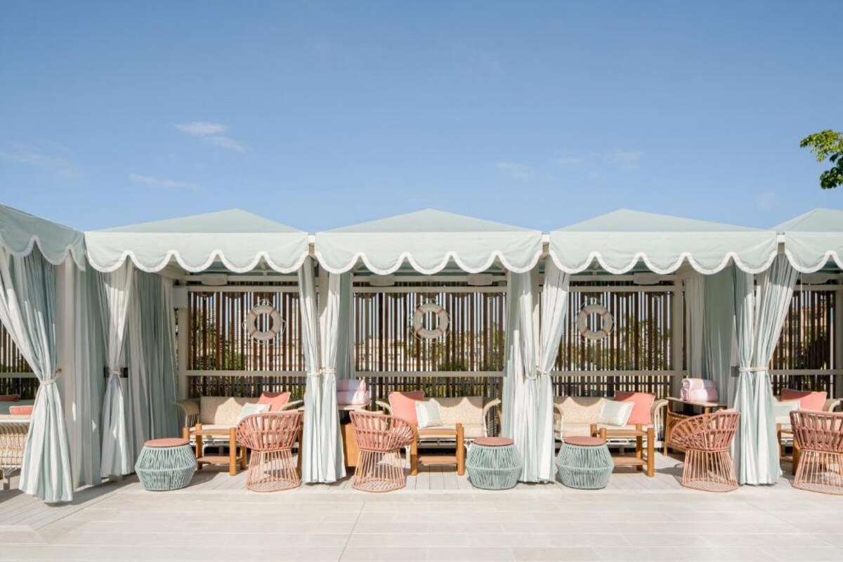 Prime Miami Beach Location + Beach Access + Pool