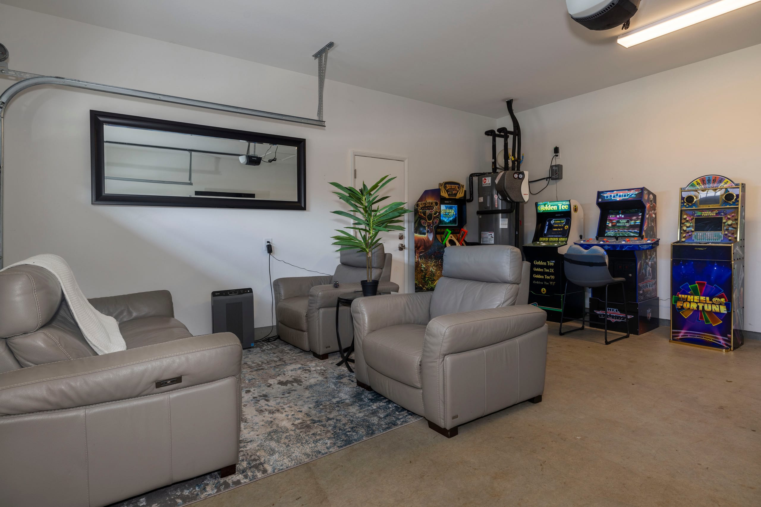 Home in Waianae · ★5.0 · 7 bedrooms · 12 beds · 5.5 private baths - Image 58