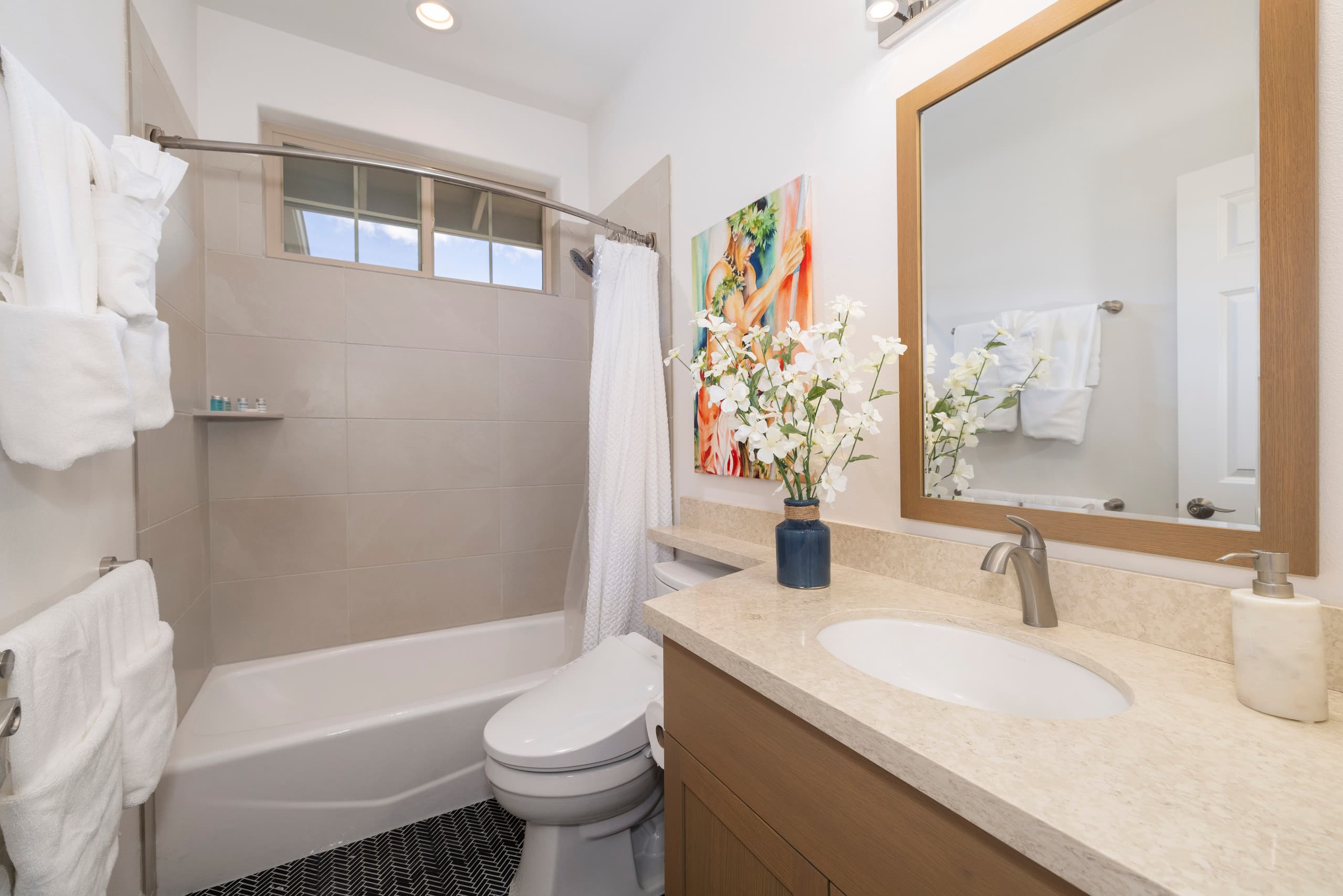 Home in Waianae · ★5.0 · 7 bedrooms · 12 beds · 5.5 private baths - Image 66