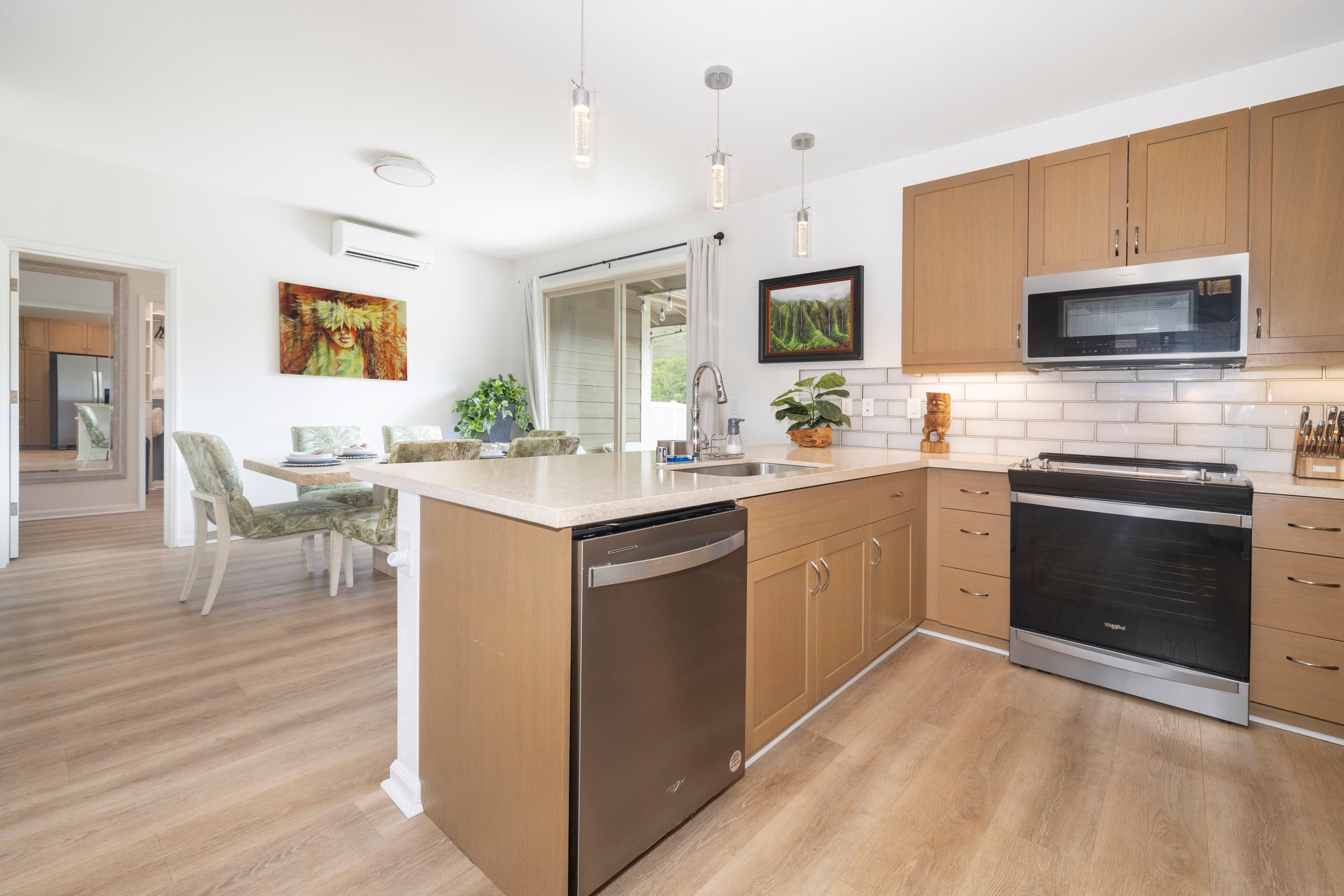 Home in Waianae · ★5.0 · 7 bedrooms · 12 beds · 5.5 private baths - Image 43