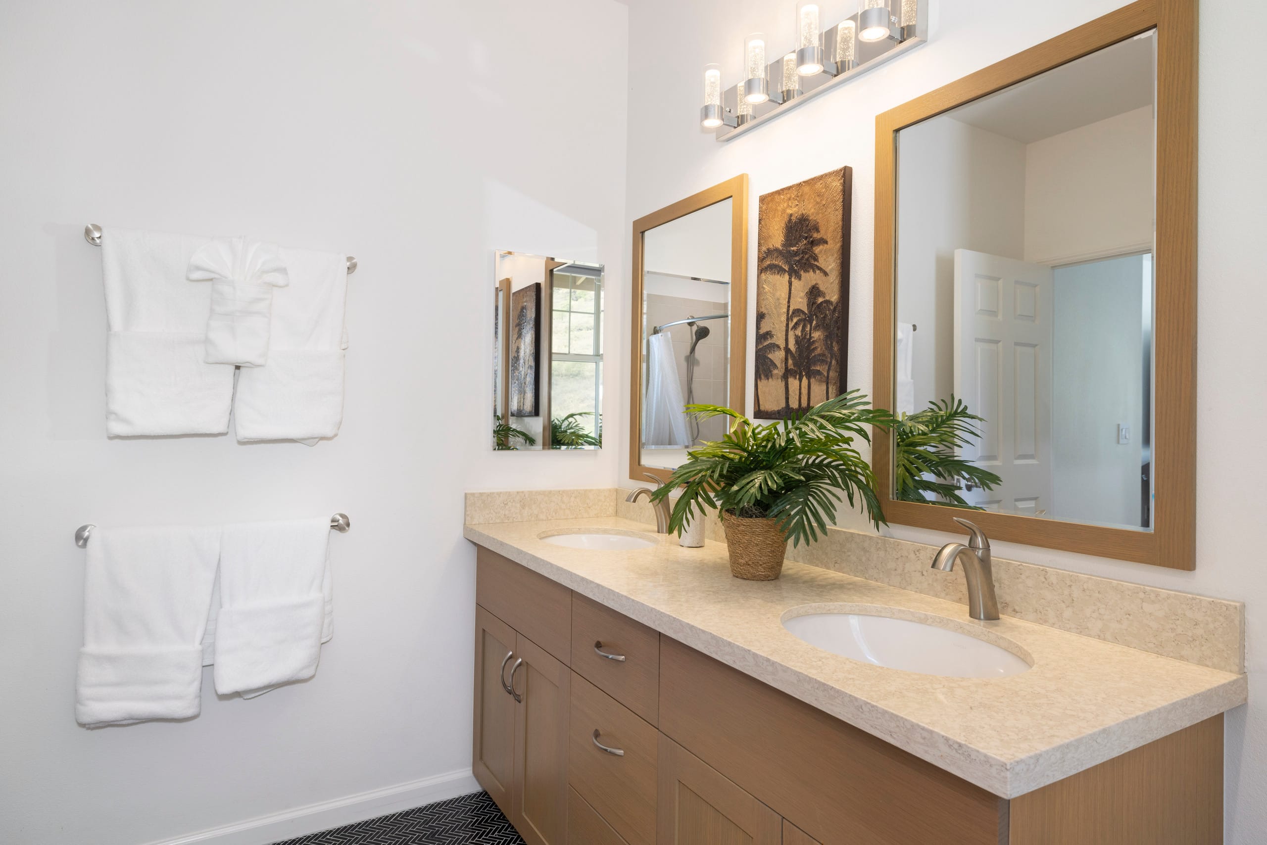 Home in Waianae · ★5.0 · 7 bedrooms · 12 beds · 5.5 private baths - Image 74
