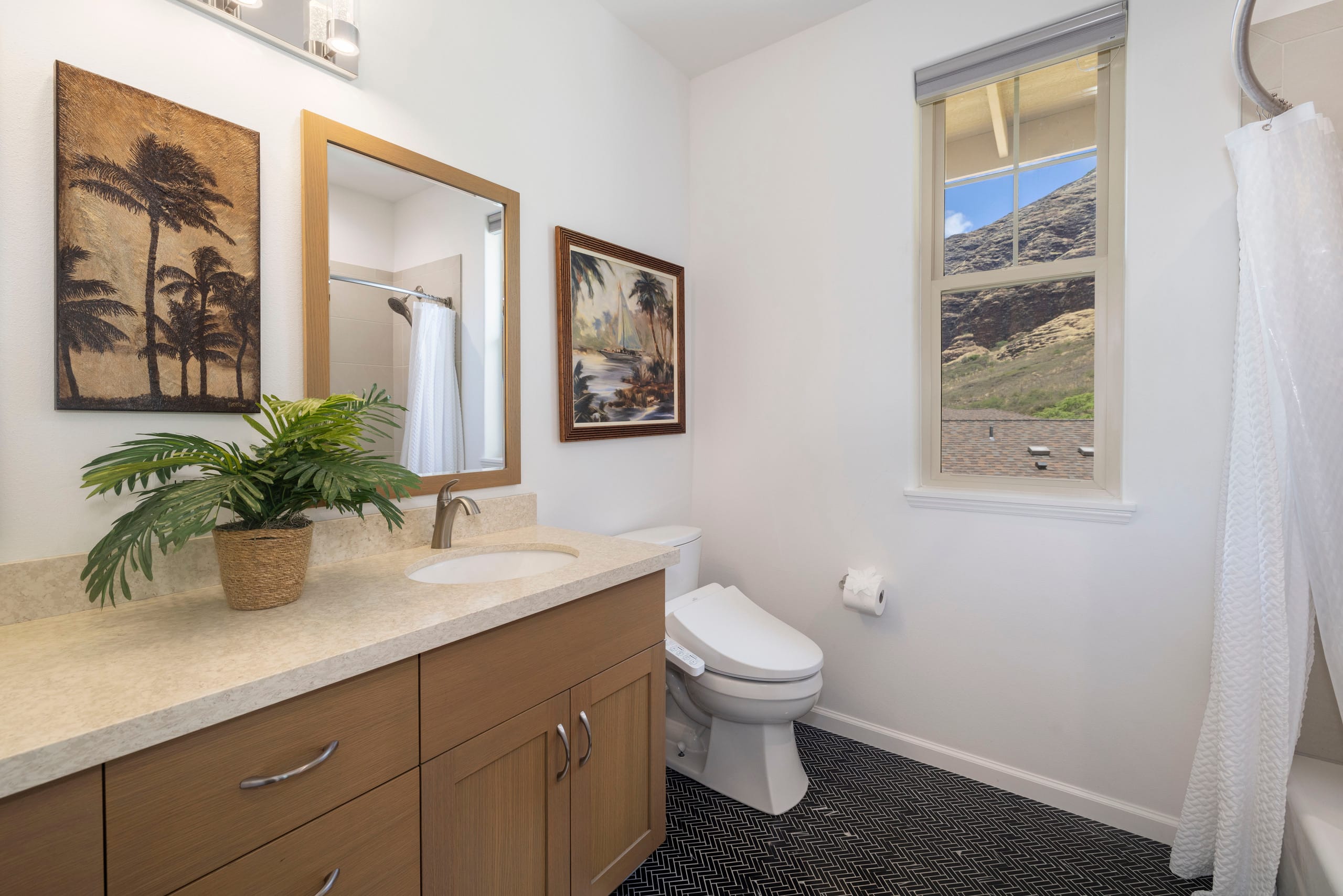 Home in Waianae · ★5.0 · 7 bedrooms · 12 beds · 5.5 private baths - Image 73