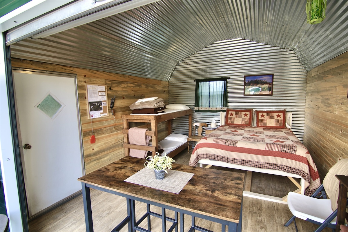 Dormitorio queen y 2 camas individuales