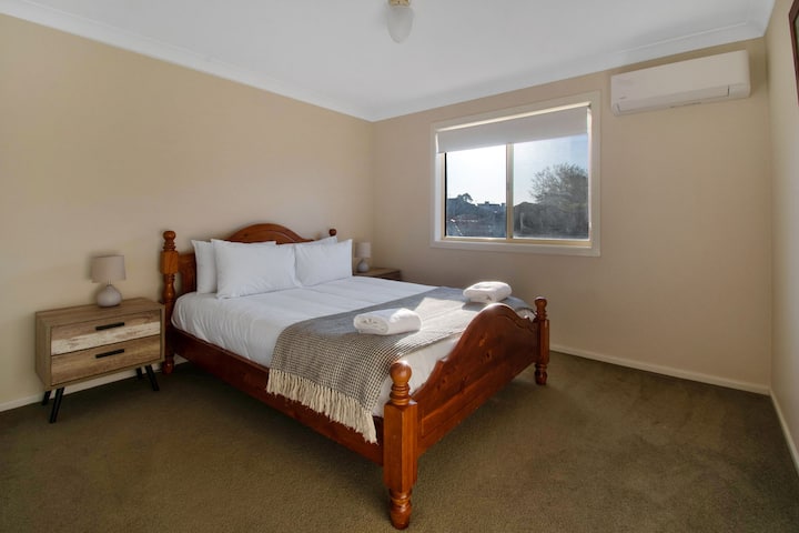 2号卧室-标准双人床+ BIR