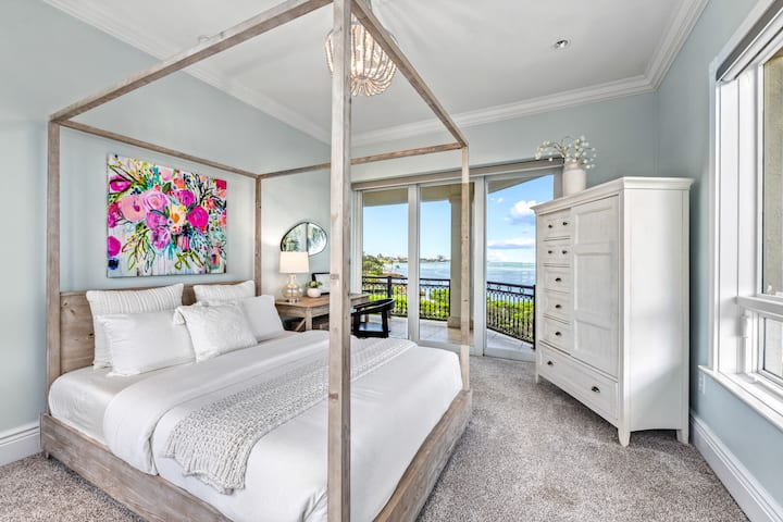 Dormitorio 5 con una cama tamaño queen donde la ropa de cama de primera calidad promete noches de descanso.