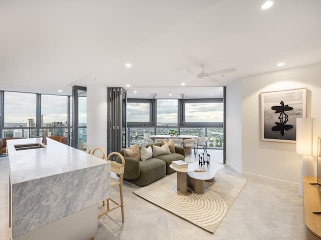 Level 56 – CBD’s Most Luxurious Apt – 5 Star Exp