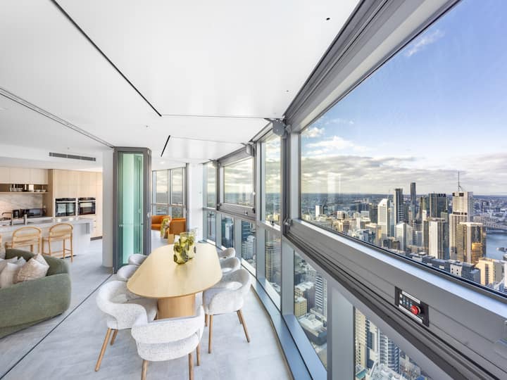 56th Floor CBD Luxury Apt – Stunning Views