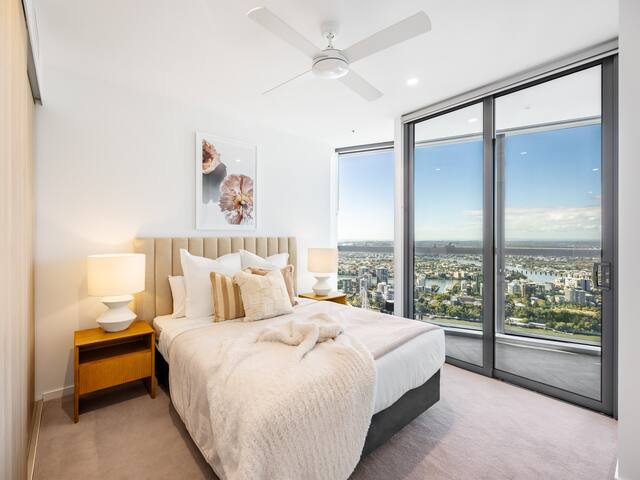 Brisbane Casino | Panoramic River & City Views gallery image 3