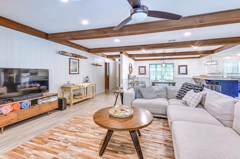 Home w/ Lake Texoma View, Game Room & Bar