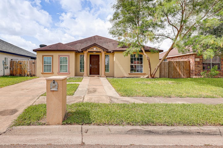4 Mi To Dtwn Brownsville: Family Home W/ Yard! - Brownsville, TX