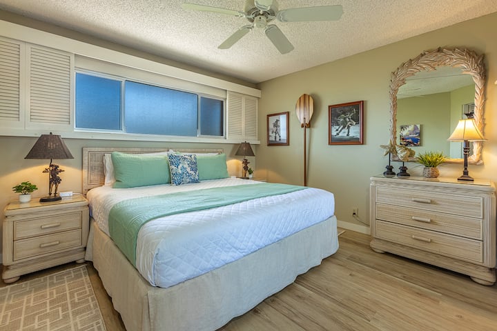 ستائر منزلقة وزجاج معتم لمزيد من الخصوصية