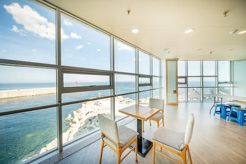 #Sunrise Park #Lighthouse #Goisiri Traditional Village 4th Floor Tongdaegwan Panorama Ocean View Gro