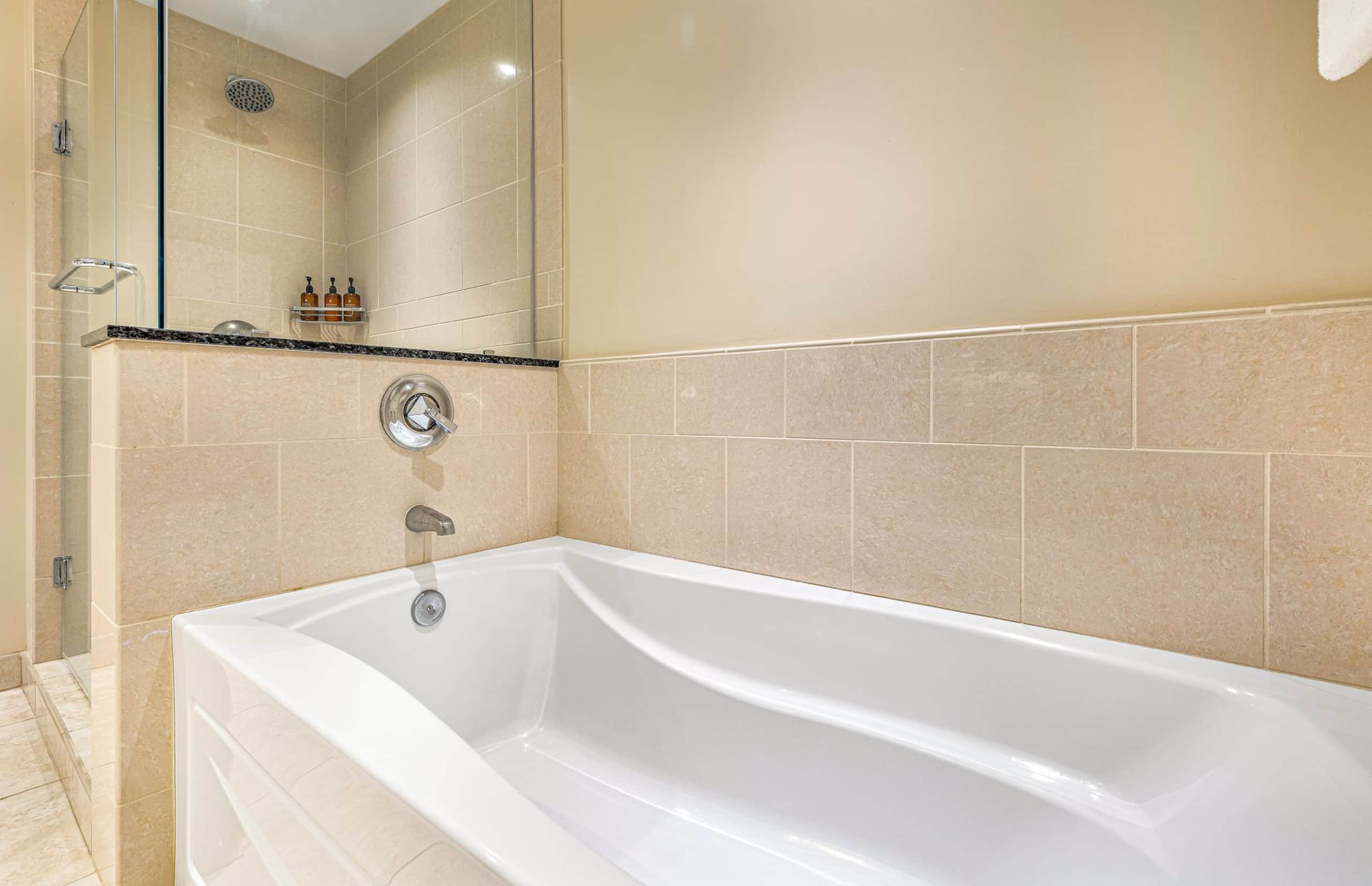 Condo in Lahaina · ★4.96 · 2 bedrooms · 3 beds · 2 baths - Image 22