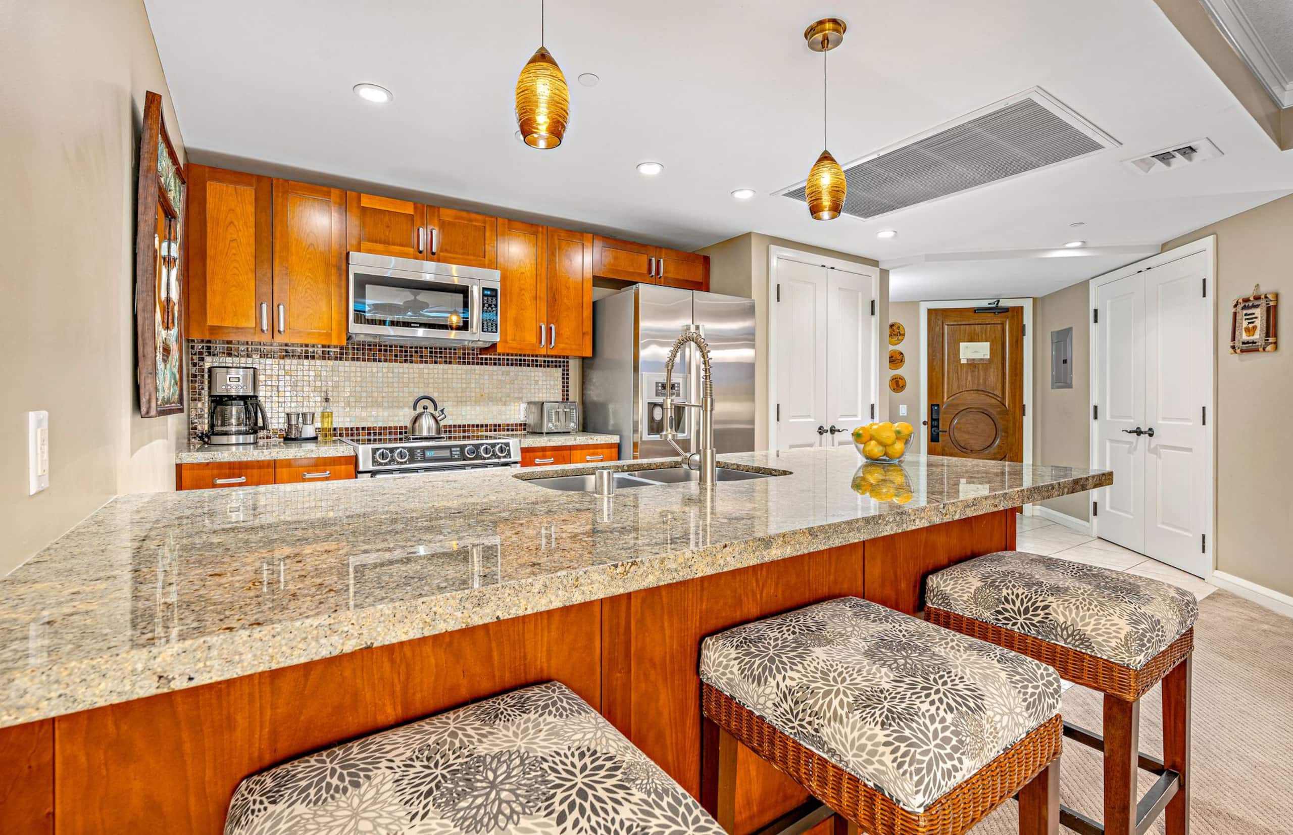 Condo in Lahaina · ★4.96 · 2 bedrooms · 3 beds · 2 baths - Image 7