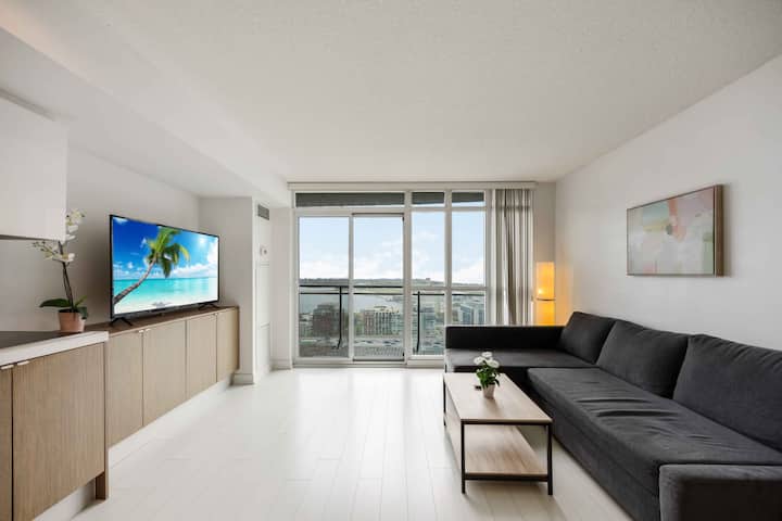 World Cup Lake View Suites- W/parking - Toronto