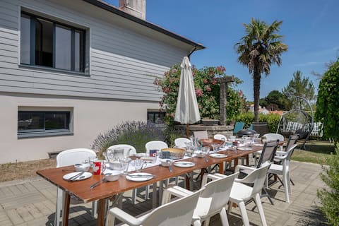 Villa for 15 people, 700m from the beach