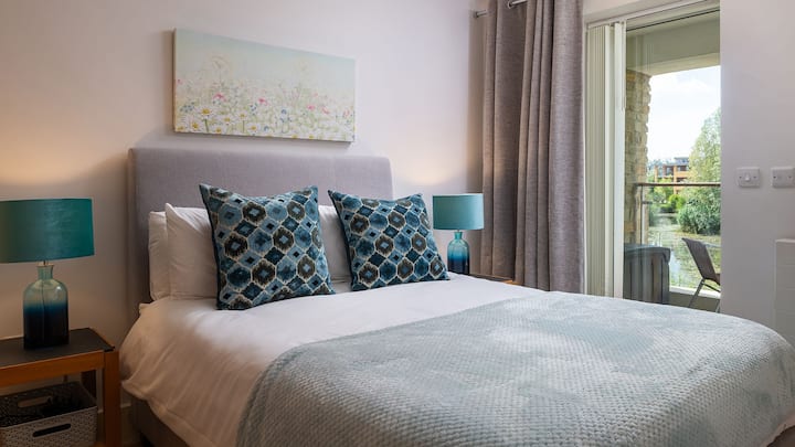 Оваа двокреветна соба е рај со сопствен балкон каде што можете да седите откако сите ќе се повлечат во кревет