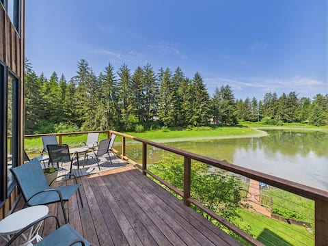 Waterfront 5-Bedroom Retreat w/ Sauna & Firepit