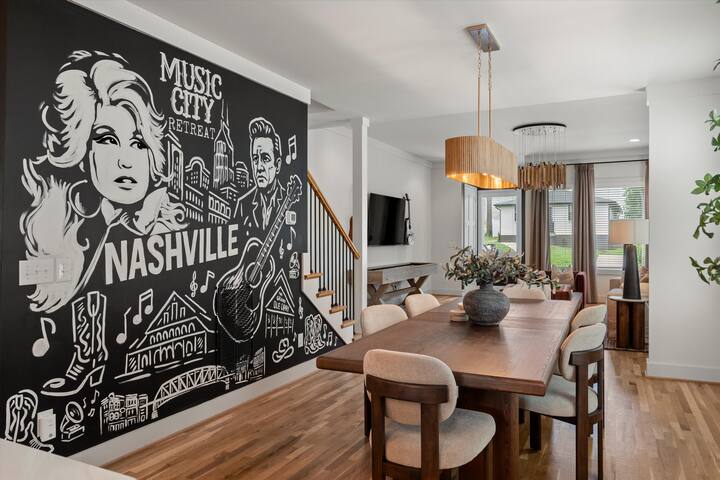 New Stunning 4BR | Mural • Rooftop • Shuffleboard gallery image 2