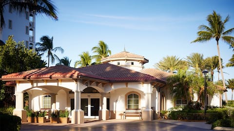 Ocean Pointe Studio w/ Balcony + Beach Access