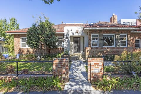 Hargreaves St • Group Holiday 8BR • Bendigo CBD