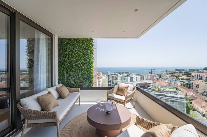 An amazing apartment with Ocean and Estoril views