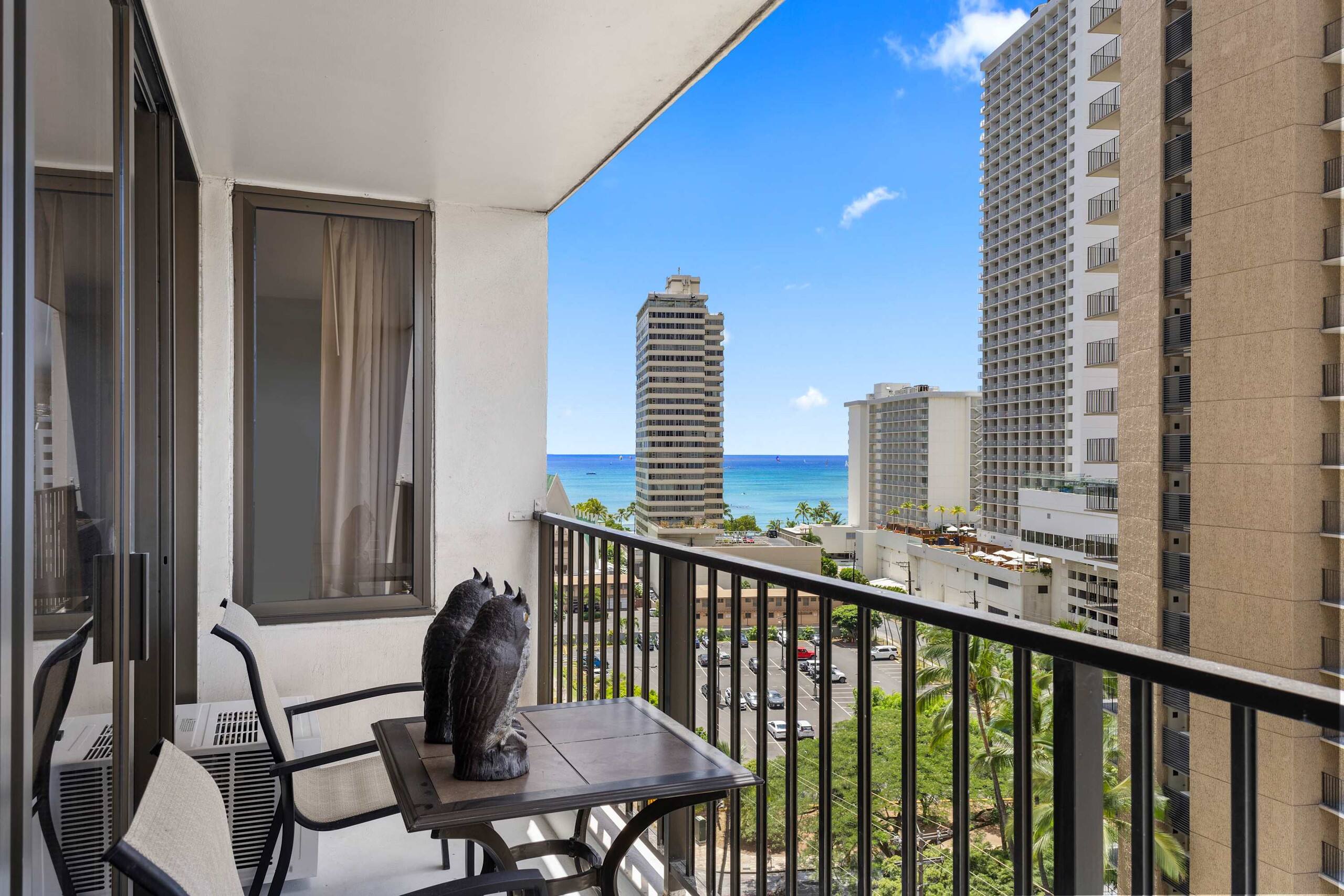 Waikiki Banyan 1BR – Newly Renovated + Parking - Image 15
