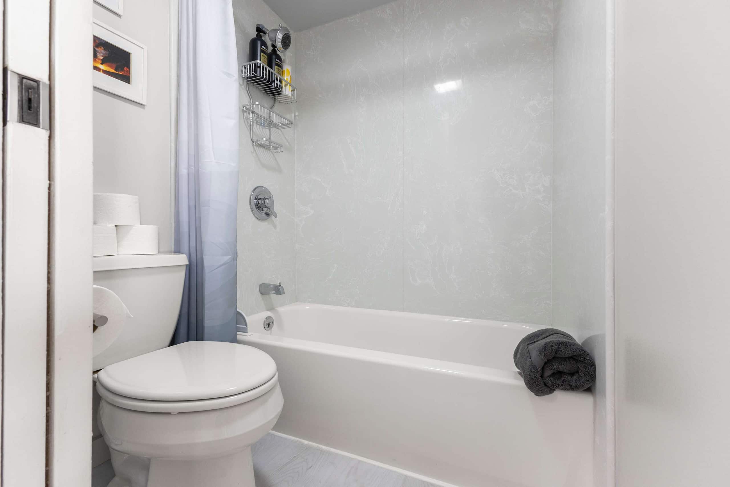 Waikiki Banyan 1BR – Newly Renovated + Parking - Image 12