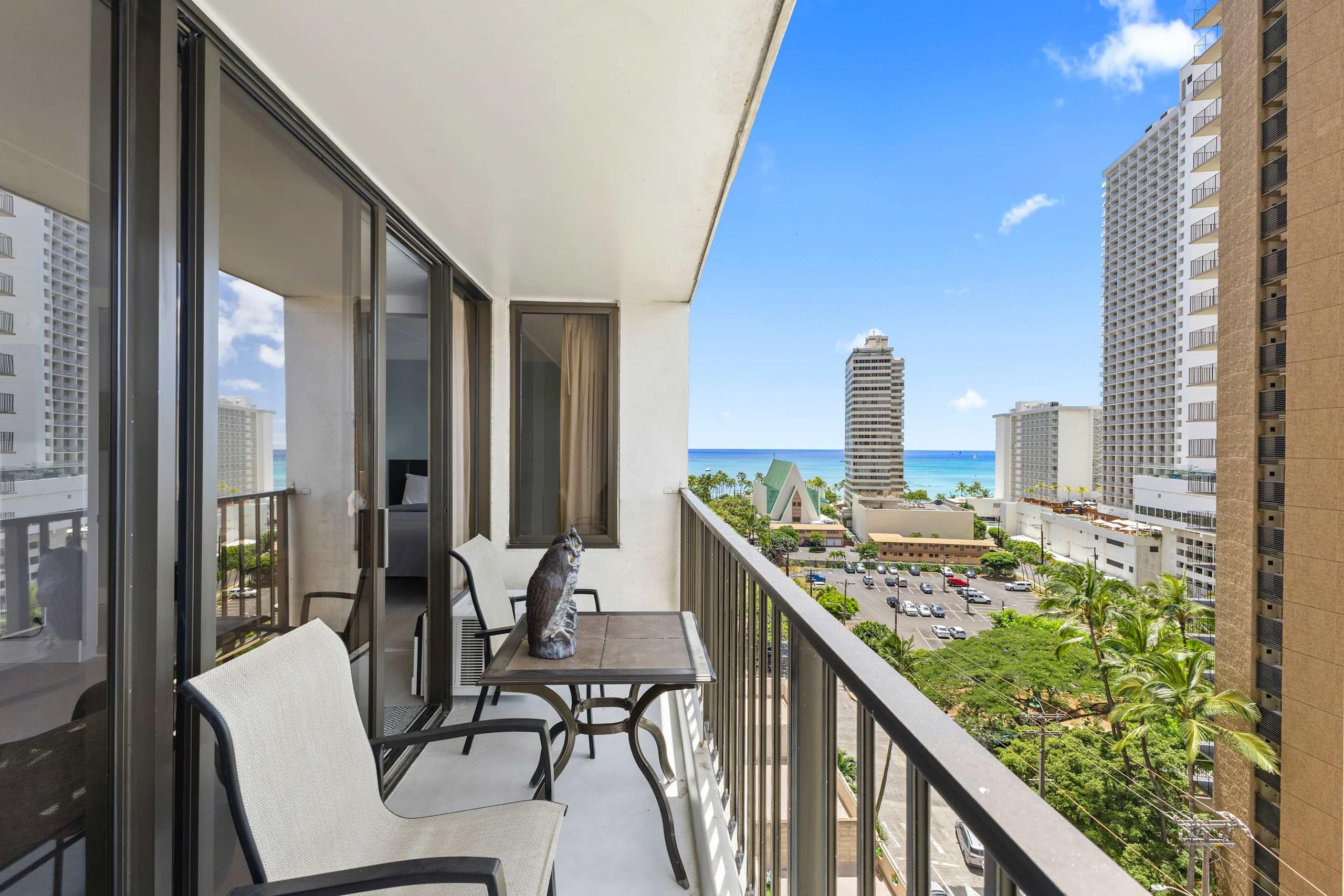 Waikiki Banyan 1BR – Newly Renovated + Parking - Image 14