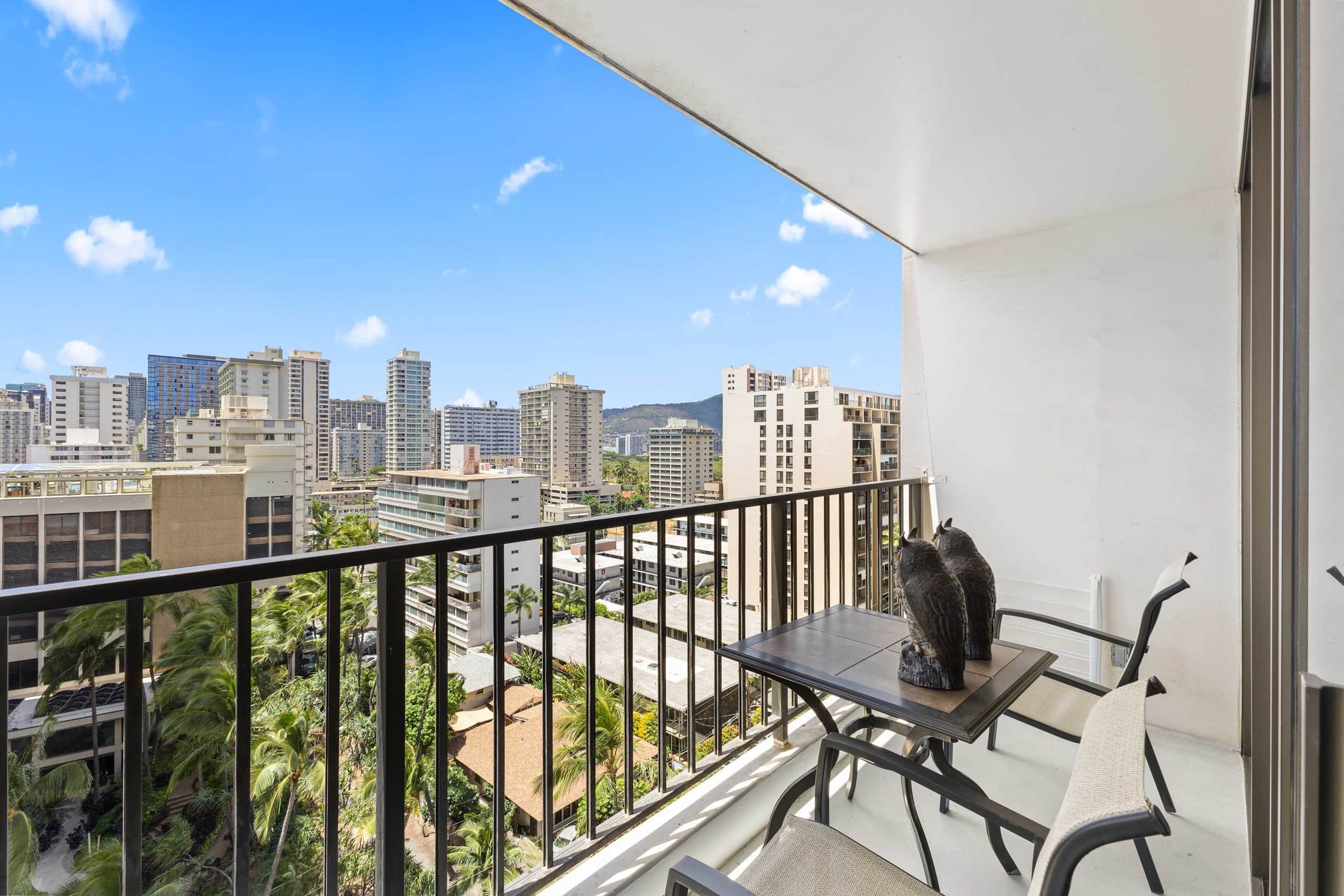 Waikiki Banyan 1BR – Newly Renovated + Parking - Image 13