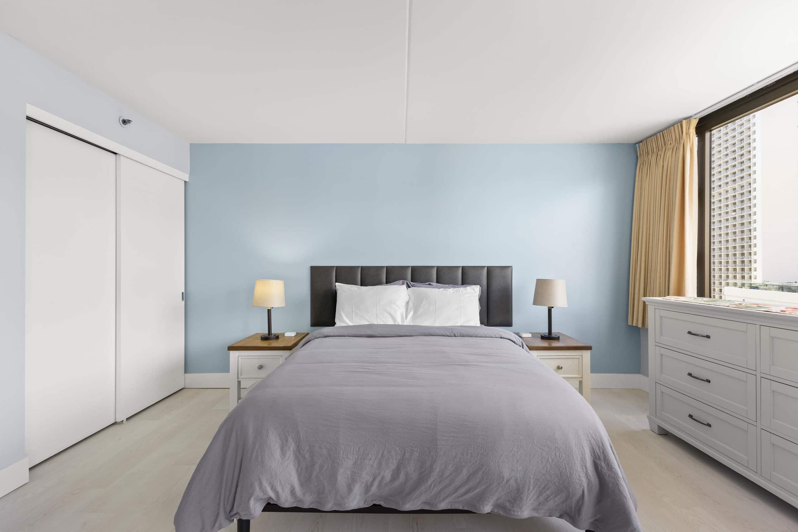 Waikiki Banyan 1BR – Newly Renovated + Parking - Image 2