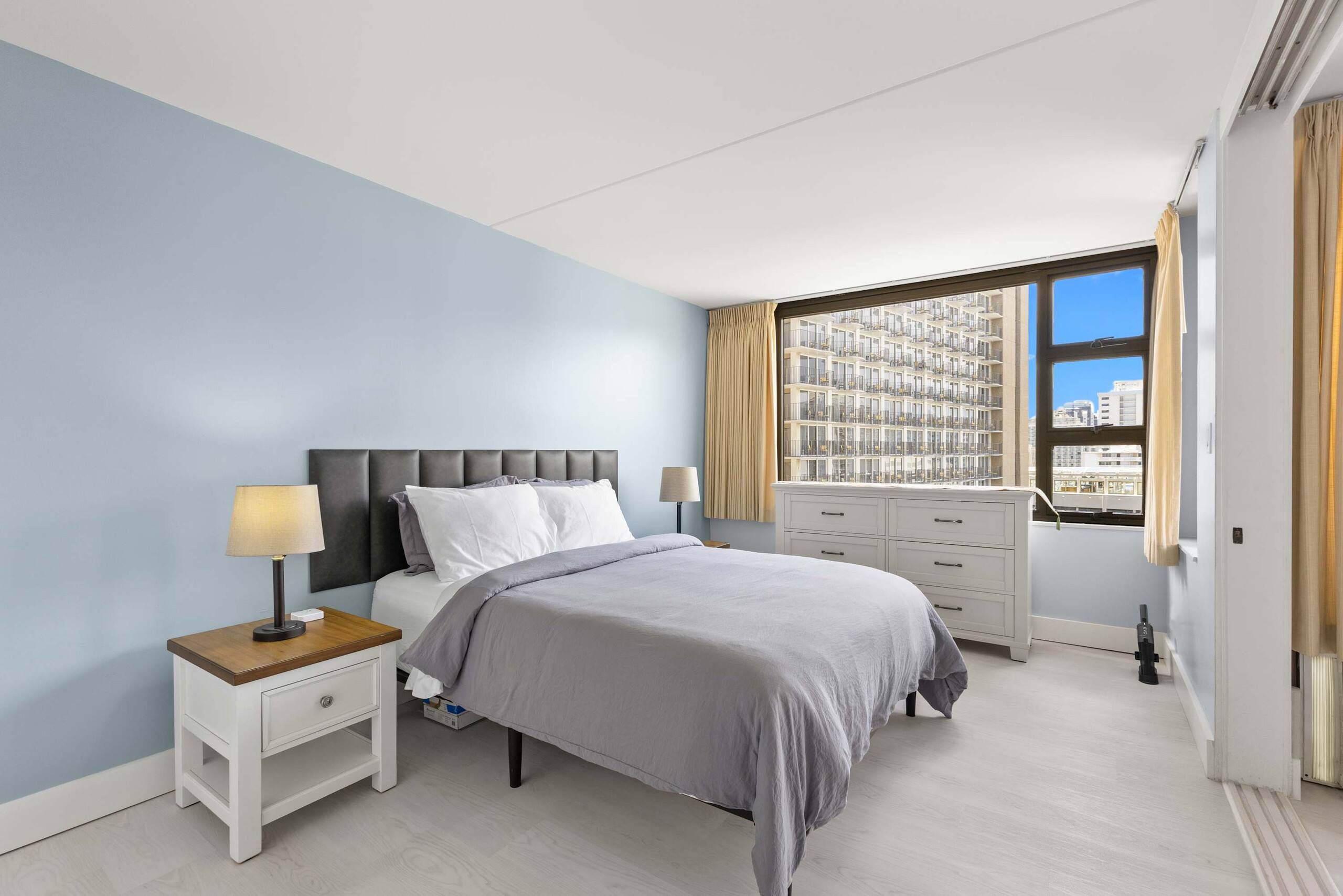 Waikiki Banyan 1BR – Newly Renovated + Parking - Image 6