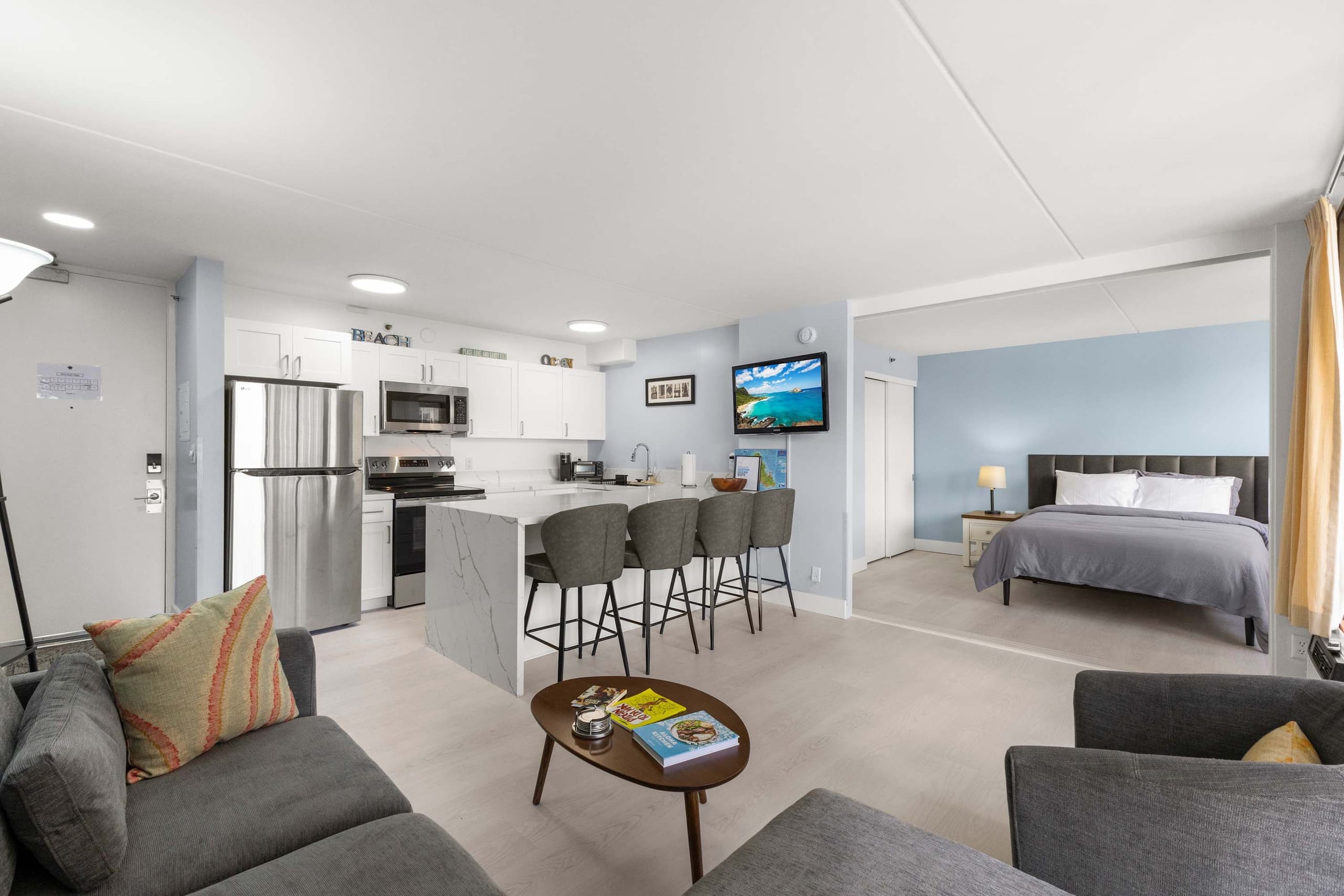 Waikiki Banyan 1BR – Newly Renovated + Parking - Image 7