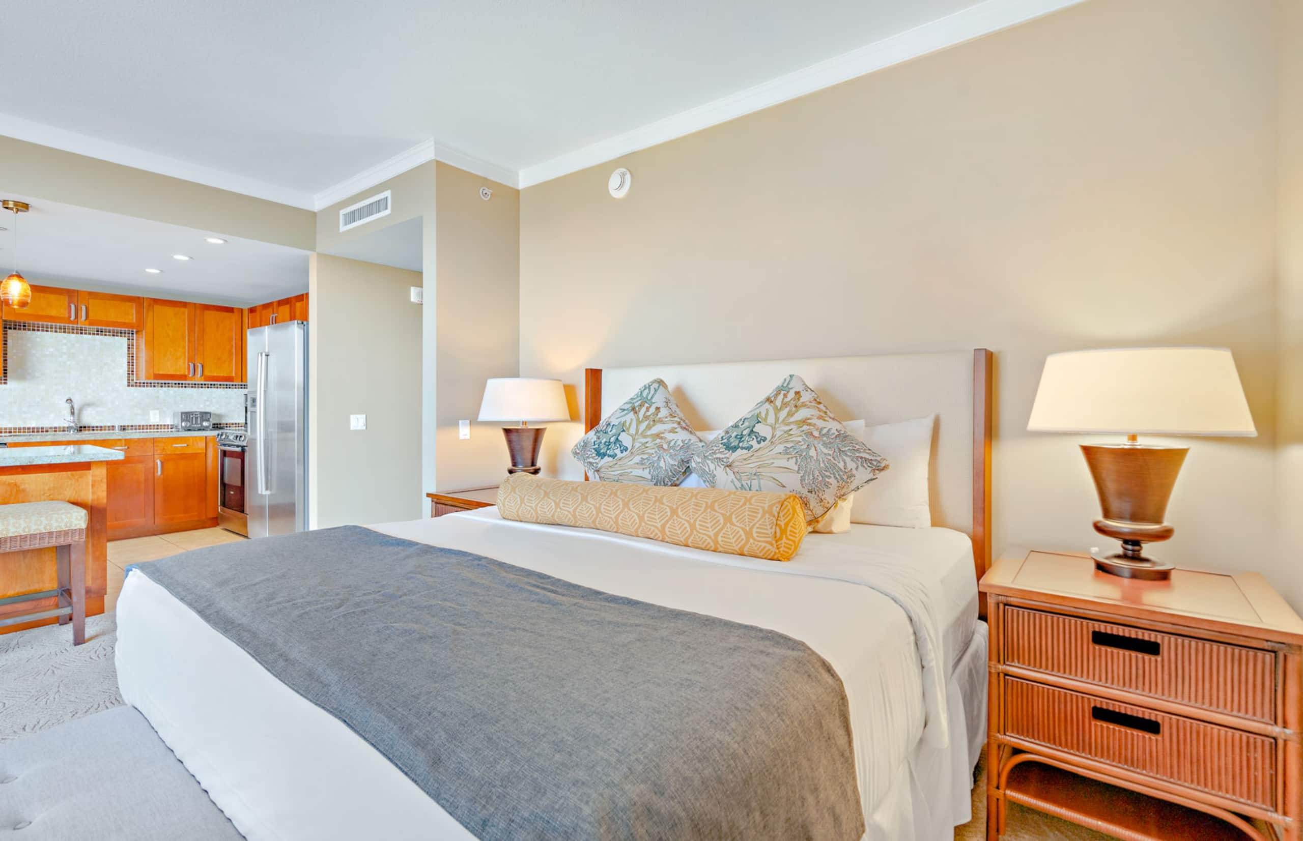 Condo in Lahaina · ★4.75 · Studio · 3 beds · 1 bath - Image 9