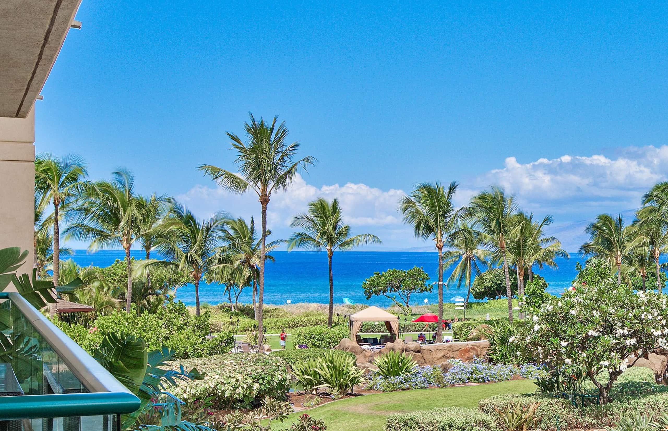 Condo in Lahaina · ★4.7 · 2 bedrooms · 3 beds · 2 baths - Image 2