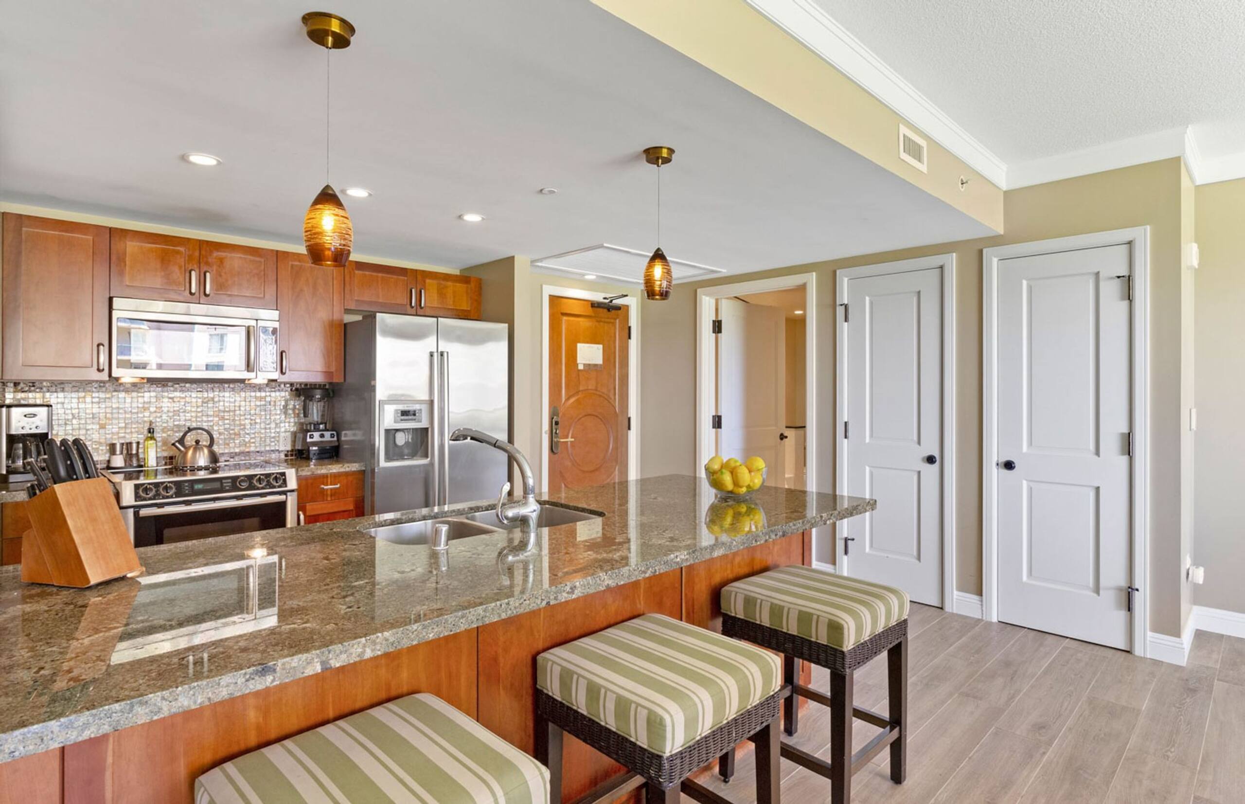 Condo in Lahaina · ★4.7 · 2 bedrooms · 3 beds · 2 baths - Image 8