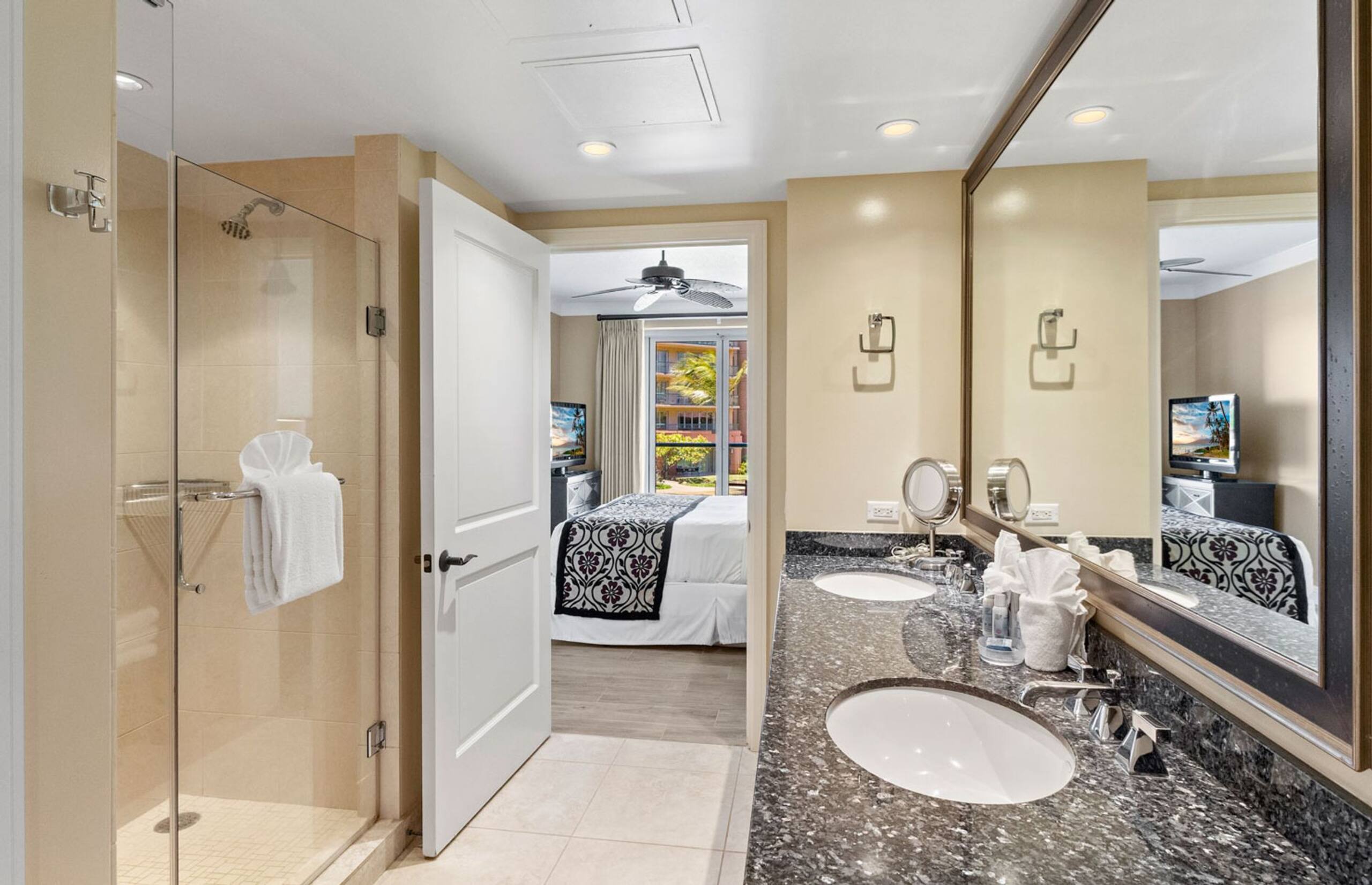 Condo in Lahaina · ★4.7 · 2 bedrooms · 3 beds · 2 baths - Image 17