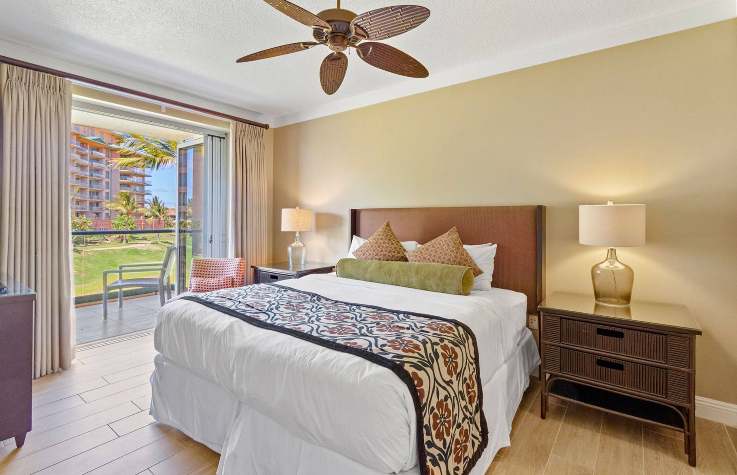 Condo in Lahaina · ★4.7 · 2 bedrooms · 3 beds · 2 baths - Image 14