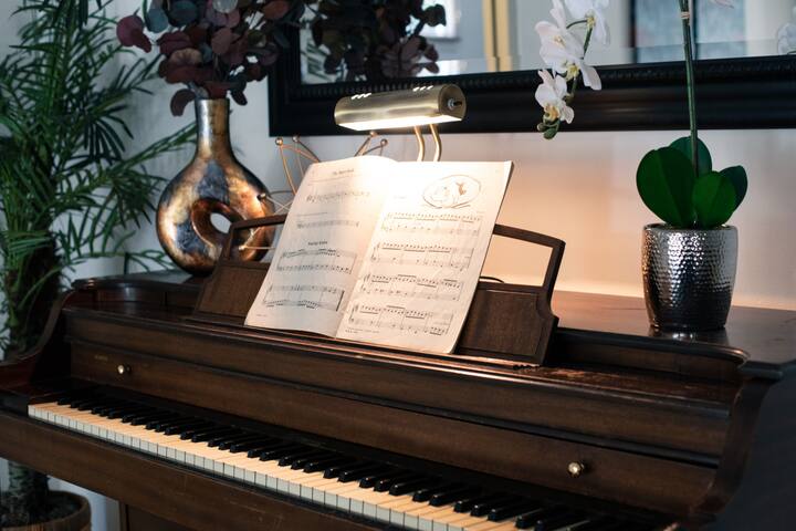 Oasis * Heated Pool * Music Studio gallery image 4