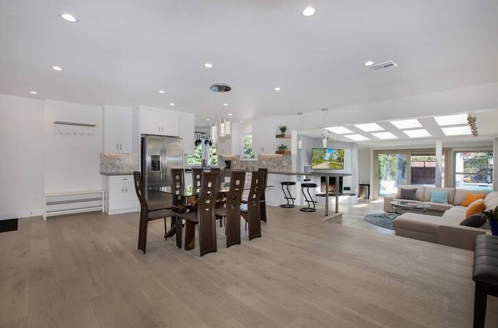 Oasis * Heated Pool * Music Studio gallery image 3