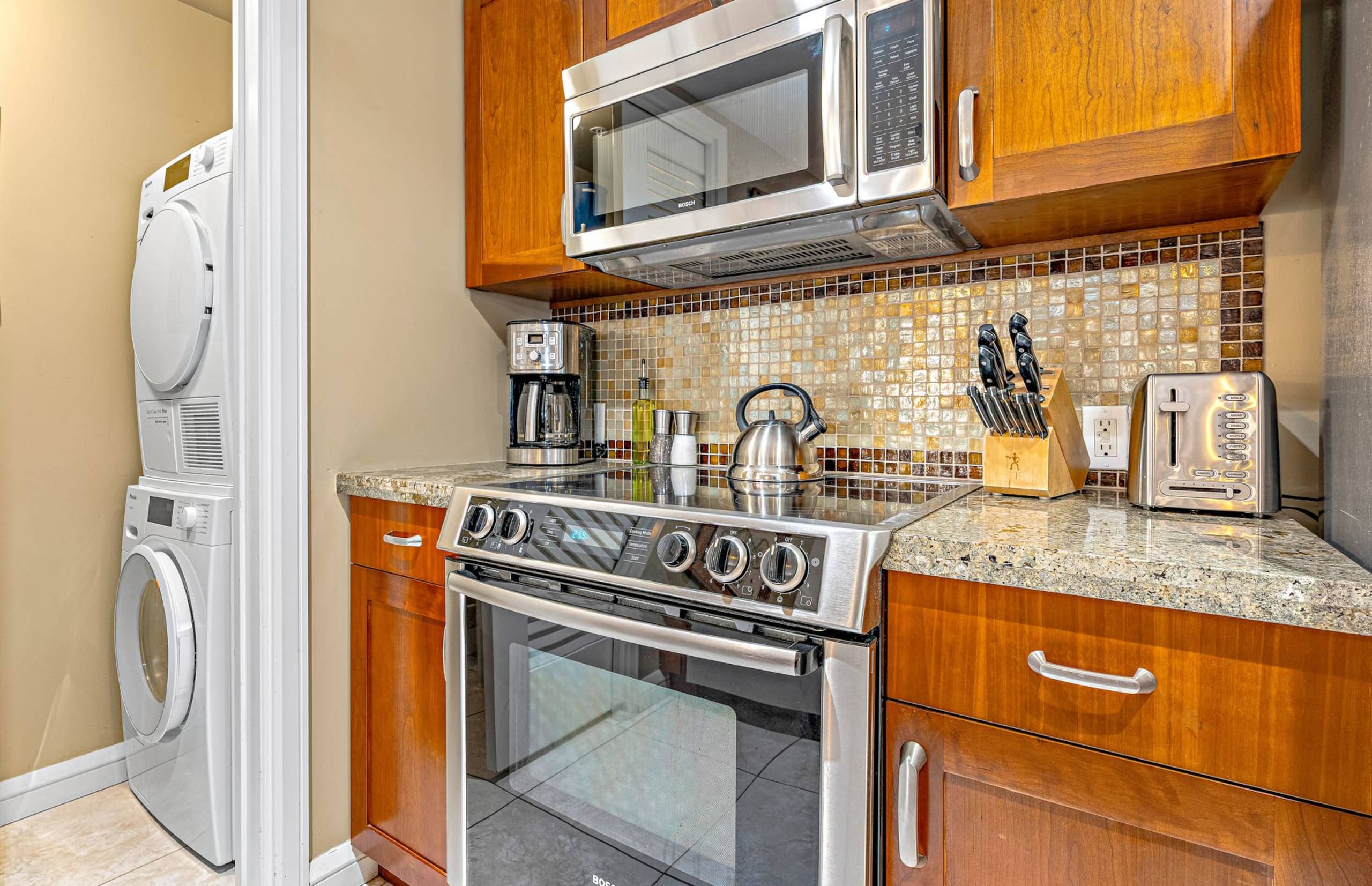 Condo in Lahaina · ★4.97 · 1 bedroom · 2 beds · 1 bath - Image 16