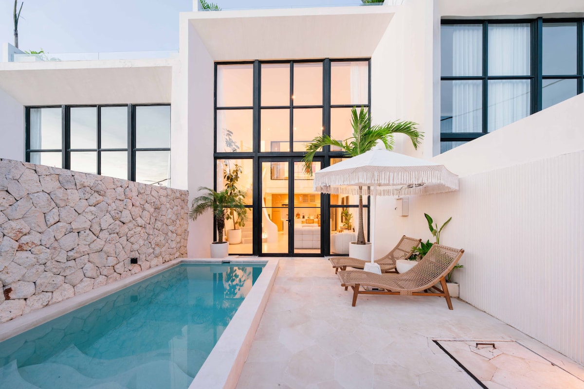 Home in South Kuta · ★4.53 · 2 bedrooms · 2 beds · 2 private baths, comparable Airbnb