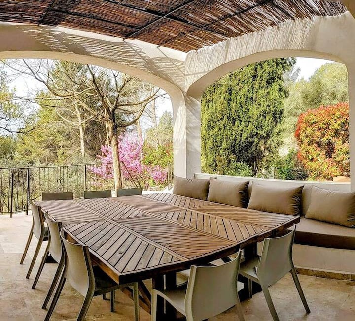 VILLA VOGA- Luxury family holidays Aix-en-Provence